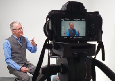 Der Weg zum Experten: Wie Sie Ihre Glaubwürdigkeit vor der Kamera stärken