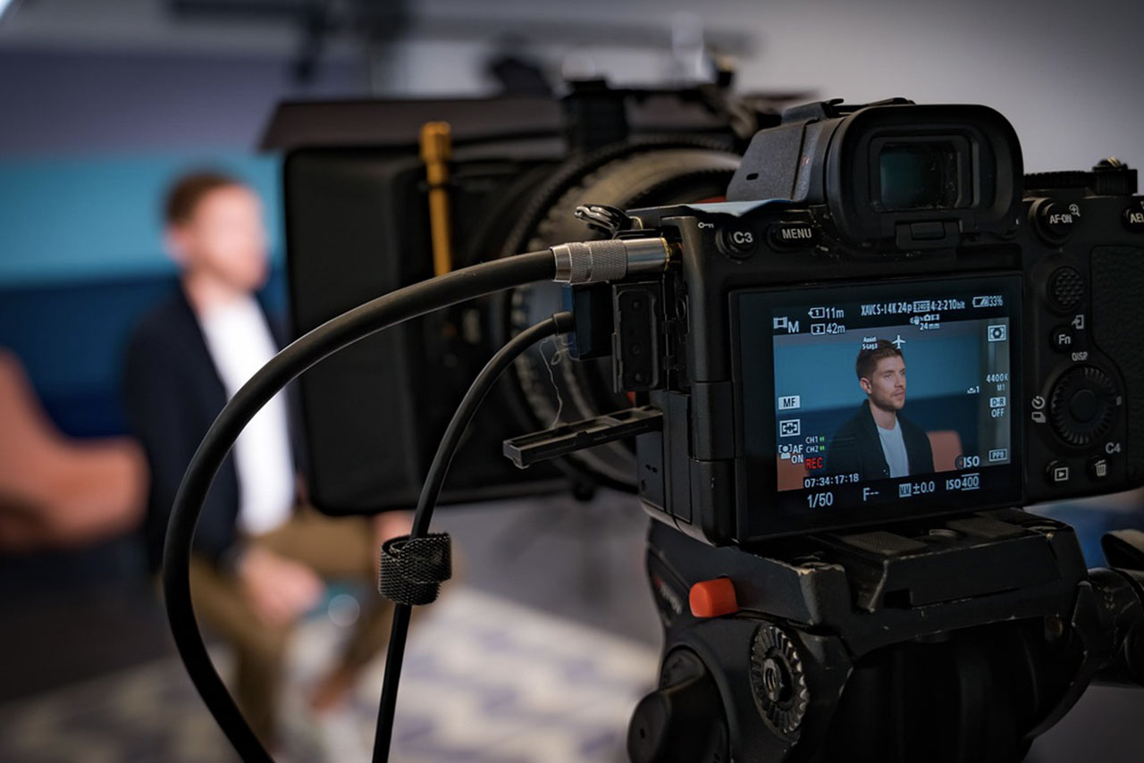 Warum Teleprompter Ihre Videos ruinieren – und was wirklich funktioniert